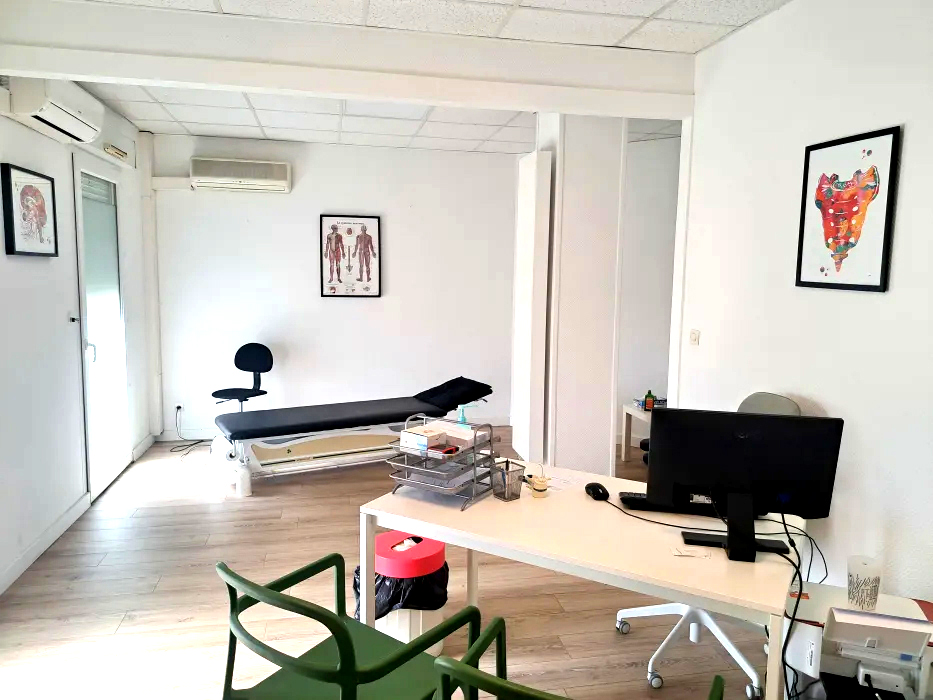 Centre ostéopathie de la Côte Saint-André bureau blanc